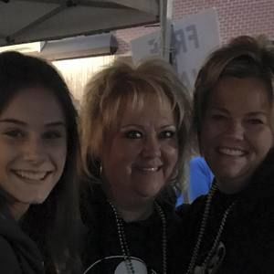 Meet your Posher, Claire